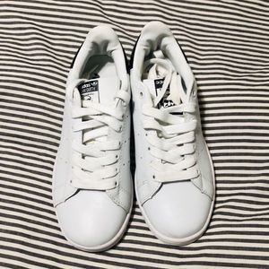 🔥 Adidas Women’s Stan Smith White Tennis Shoes